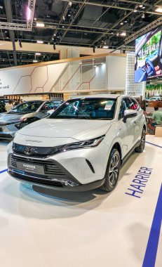 Singapur-10 Ocak 2026.A 4. nesil Toyota Harrier (XU80), orta büyüklükte bir arazi aracı..