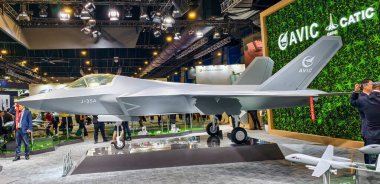 AVIC J-35A, beşinci nesil görünmez savaş uçağı. Harmanlanmış vücut aerodinamiği ve gizlilik teknolojisiyle tek koltuklu, çift motorlu bir konfigürasyon içeriyor. Uçak düşman uçakları, bombardıman uçakları, seyir füzeleri,