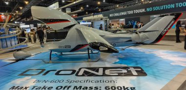 ST Mühendislik DrN-600, 2026 Singapur Hava Gösterisi 'nde ortaya çıkarılan insansız bir insansız kargo uçağı. İnsansız lojistik araçlar için tüm elektriksel dikey kalkış ve iniş platformu (eVTOL)..