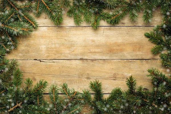 Dřevěná Stěna Větvemi Vánočního Stromku Sněhem Vánoční Nápad Banner Kopírovat — Stock fotografie
