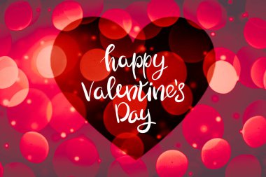 Siyah arka planda güzel sarı ve beyaz bir bokeh. Arkaplan ya da duvar kağıdı olarak kullanılabilir