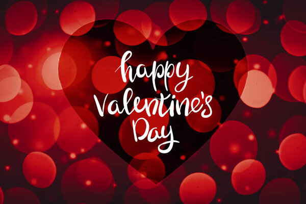 Мбаппе желто-белый боке на черном фоне. Может использоваться в качестве фона или обоев