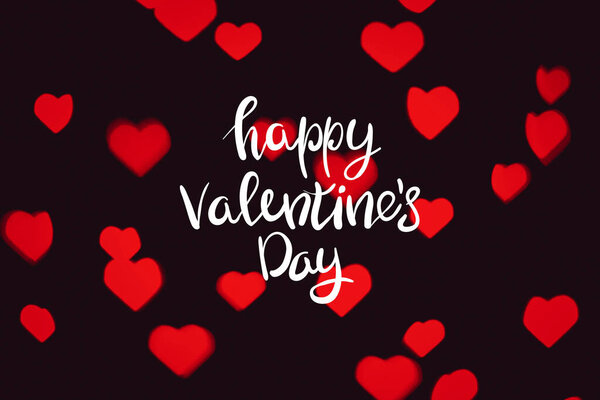 Мбаппе желто-белый боке на черном фоне. Может использоваться в качестве фона или обоев. В форме сердца. Love Concept, Valentine 's Day