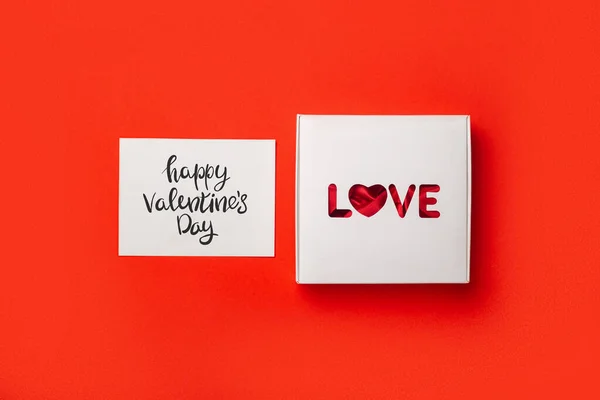 Confezione Regalo Con Testo Amore Biglietto Sfondo Rosso Composizione San — Foto Stock