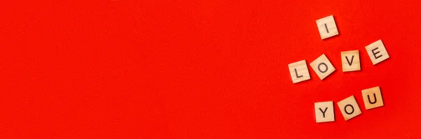 Placa Madera Con Texto Amo Sobre Fondo Rojo Composición Día — Foto de Stock