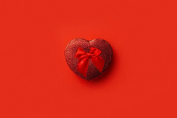 Composizione San Valentino Regalo Forma Cuore Sfondo Rosso Bandiera Posa — Foto Stock