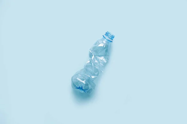 Used Plastic Bottle Blue Background Concept Using Plastic Top View — Stock Photo, Image