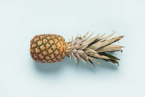 Whole Ripe Pineapple Light Background Top View Flat Lay — Stock Photo, Image