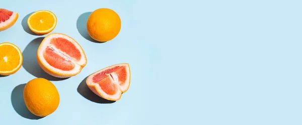 Cítricos Naranjas Pomelos Sobre Fondo Azul Vista Superior Cama Plana — Foto de Stock