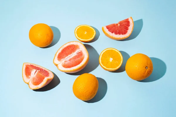 Cítricos Naranjas Pomelos Sobre Fondo Azul Vista Superior Plano — Foto de Stock