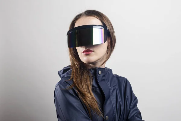 Mujer Joven Del Futuro Gafas Realidad Virtual Una Chaqueta Azul —  Fotos de Stock