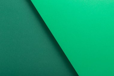 Yeşil karton arka plan tasarımı geometrik olarak katlanmıştı. Üst manzara, düz uzanma.