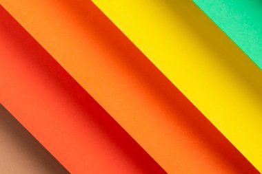 Katlanmış kağıttan yapılmış renkli bir arka plan. Üst manzara, düz uzanma.