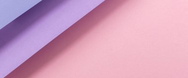 Katlanmış pembe eflatun arkaplanından dizayn edilmiş. Üst manzara, düz yatış. Pankart. 