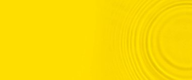 Su yüzeyine düşen su damlaları. Üst manzara, düz yatış. Pankart.