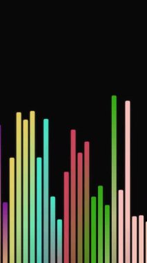 Renkli sesli görselleştirici çubukları içeren dikey hareket arkaplan döngüsü gökkuşağı spektrumunda siyah bir arkaplan üzerinde ritmik olarak hareket ediyor. Kusursuz ses dalgası canlandırması.