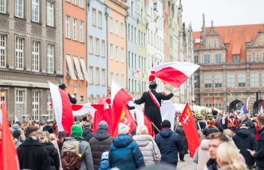 Gdansk, Polonya, 11 Kasım 2025, Polonya 'nın bağımsızlığını kutlayan bir geçit töreni..