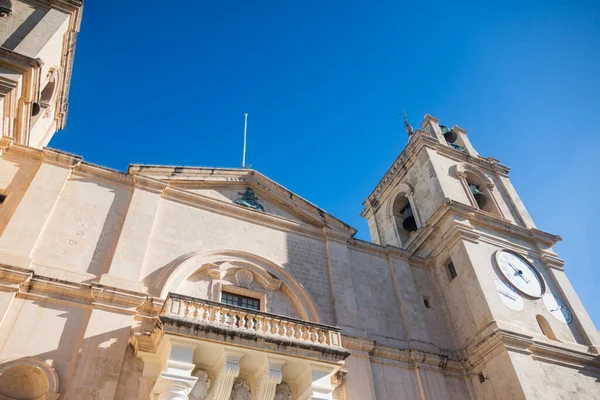 Malta Valletta 'daki St. John Katedrali' nin ön cephesi.