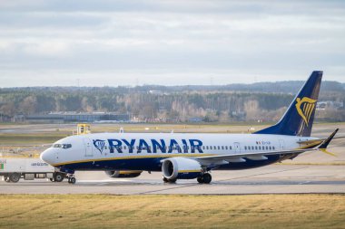 28 Aralık 2025, Gdansk, Polonya, havaalanındaki Ryanair uçağı