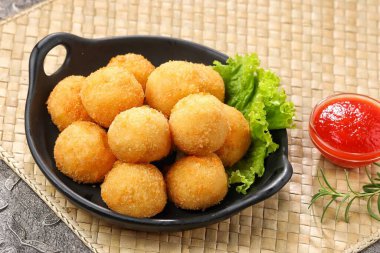 Peynirli kızarmış toplar.