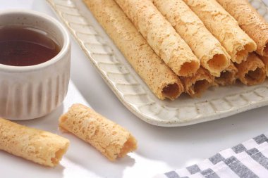 Waffle çubuklarının yakın çekim bir mutfak fotoğrafı.