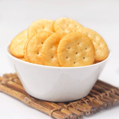 Lezzetli tuzlu krakerler kapanıyor.