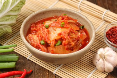 Kimçi ya da kimçi geleneksel Kore yemeği mayalanmış sebze turşusu.