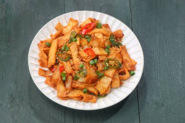 Kore yemeği, kızarmış pirinç ve sebze.