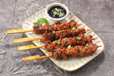 Susamlı kızarmış Çin tavuğu.