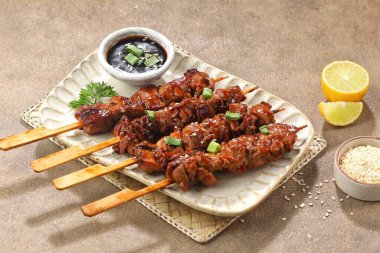 Asya yemekleri ızgara tavuk kanadı.