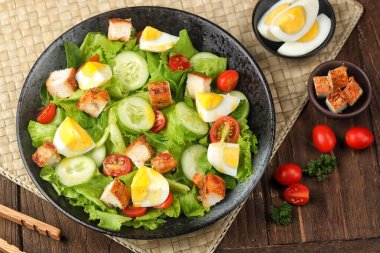 Yumurtalı lezzetli salata, yakın plan..