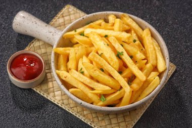 Tuzlu patates kızartması.