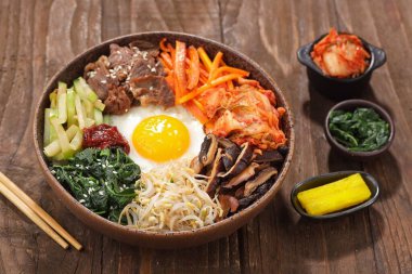 Kore eriştesi, Kore kimchi 'si, bimbap eriştesi.