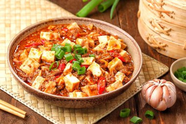 Çin yemeği mi? Sebzeli pilav ve tavuk.