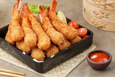 Izgara karides tempura ve karides.