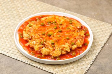 Puyunghai ya da Fuyunghai, sebze, et ya da deniz ürünleri ile karıştırılmış, yoğun, lezzetli ve ekşi domates soslu Çin yemeği..