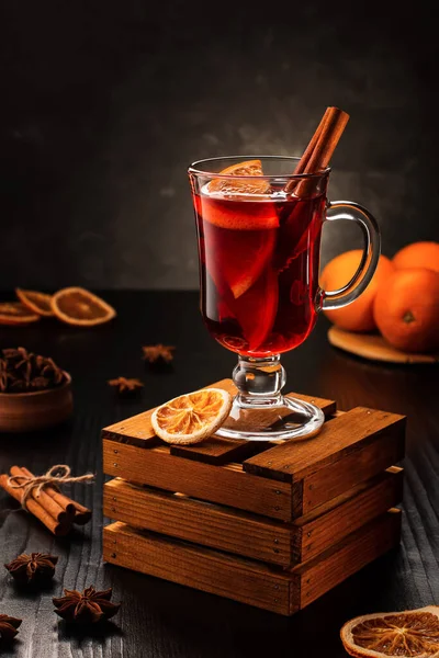 Glass Hot Delicious Mulled Wine Orange Slices Cinnamon Stick Wooden — Stock Photo, Image