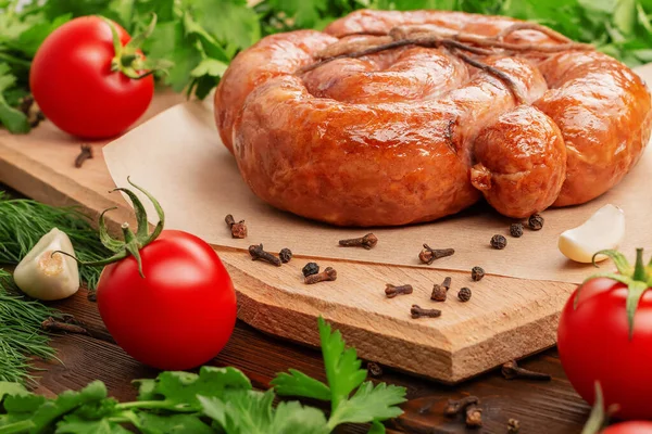 Vue Latérale Saucisse Maison Fumée Attachée Avec Une Spirale Fouet Image En Vente