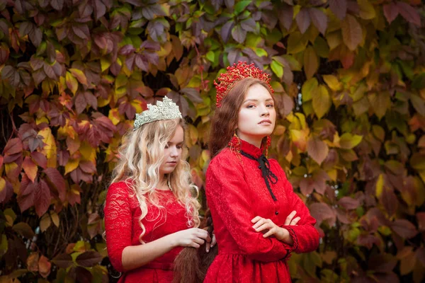 Ryska Flickor Vackra Ryska Nationella Traditioner Systrar Kronor Fruar Från — Stockfoto