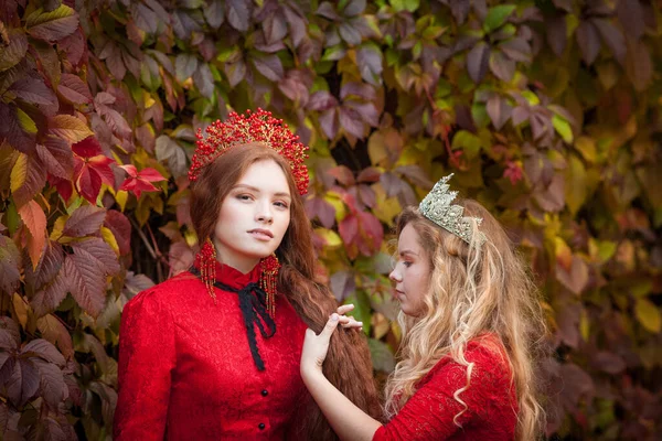 Russas São Lindas Tradições Nacionais Russas Irmãs Coroas Esposas Estrangeiro — Fotografia de Stock