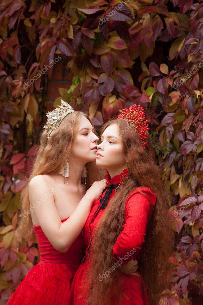 Tambov qizlarning erotik fotosuratlari Onam ishda bolsa, dadam qizini sikadi porno