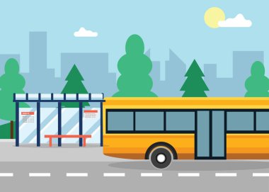 Ufuk çizgisi, ağaçlar ve güneşli gökyüzü olan modern bir otobüs durağındaki sarı şehir otobüsünün düz vektör çizimi, kentsel ulaşımı temsil ediyor..