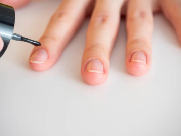 Aplicar Una Base Incolora Uña Manicura Casa — Foto de Stock