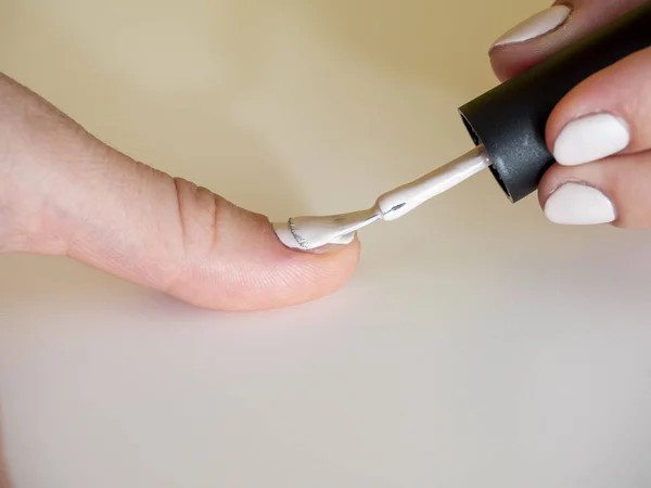 Close Applying White Nail Polish Brush Manicure Home Poor Quality — Stock Photo, Image