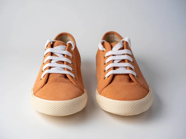 Front View Pair Light Brown Sneakers Που Στέκεται Λευκό Φόντο — Φωτογραφία Αρχείου