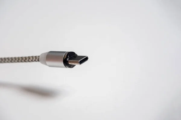 Cable Usb Tipo Plegable Con Accesorio Magnético Sobre Fondo Blanco — Foto de Stock