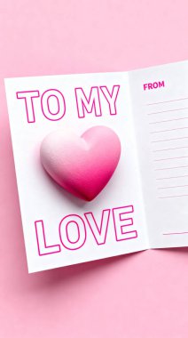 Açık Sevgililer Günü kartının yukarıdan aşağı bir görüntüsü. İçinde 