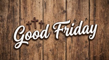 Hıristiyan bayramını anmak için ahşap bir arka planda ince haç sembolleri bulunan Kutsal Cuma metni..