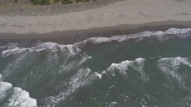 Kuzey Kaliforniya plajında hava kayalıkları