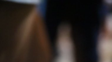 Kalabalık odak noktasını şaşırdı.